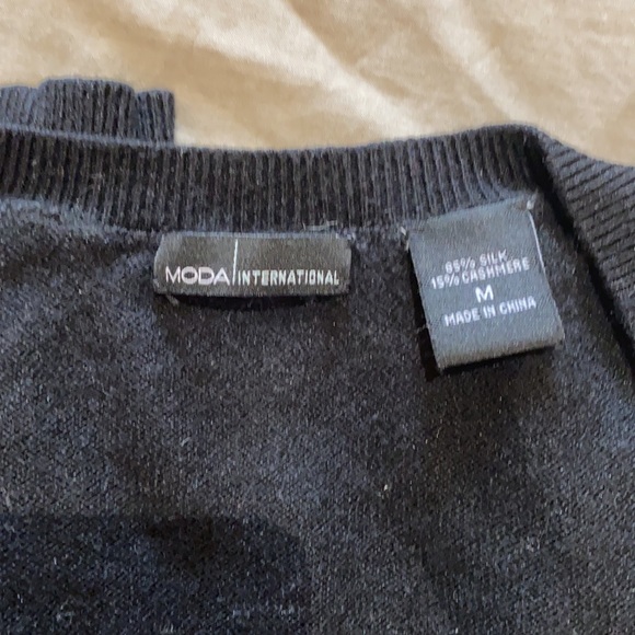 Black cashmere/silk v neck long sleeve - Picture 4 of 4